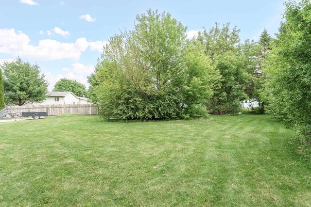 704 Meadow Court, Deforest, WI 53532