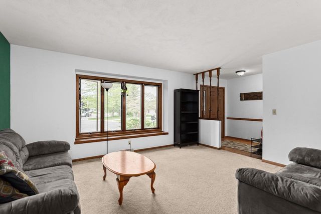 704 Meadow Court, Deforest, WI 53532