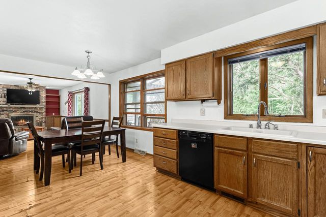 704 Meadow Court, Deforest, WI 53532