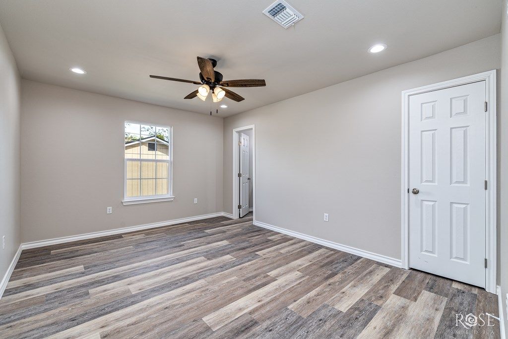 Image 14 of property listing at 304 E 22nd St, San Angelo, TX 76903