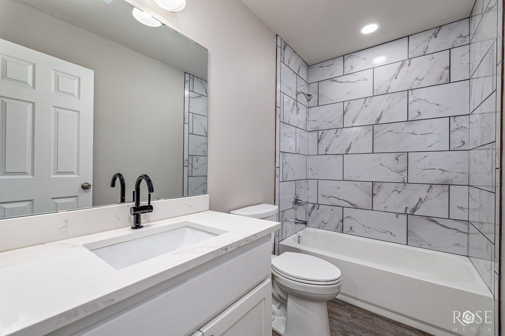 Image 18 of property listing at 304 E 22nd St, San Angelo, TX 76903