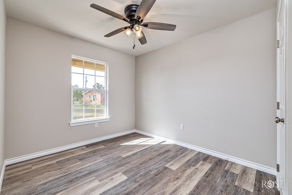 Image 19 of property listing at 304 E 22nd St, San Angelo, TX 76903