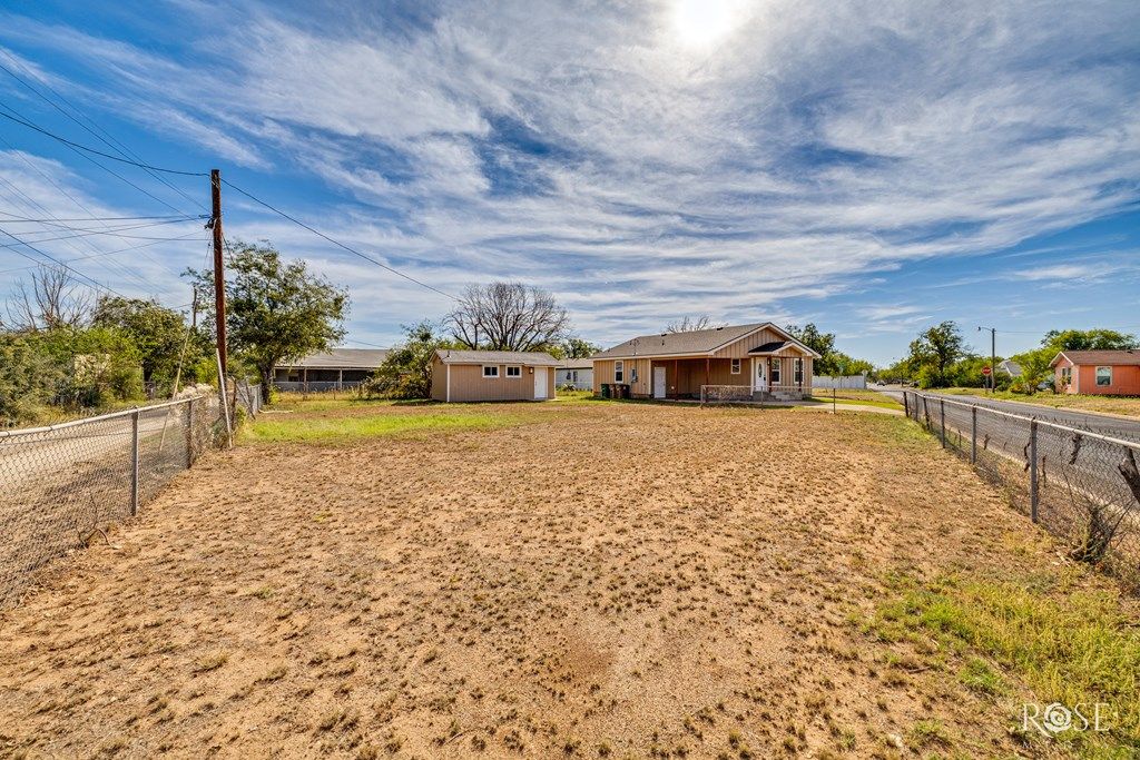 Image 28 of property listing at 304 E 22nd St, San Angelo, TX 76903