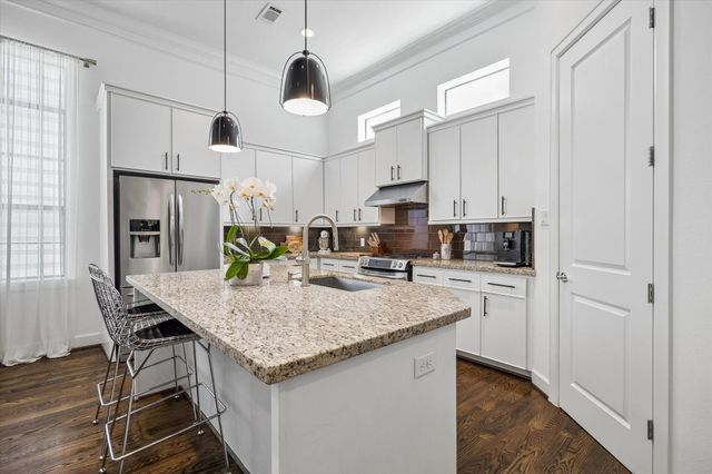2423 Waugh Drive, Houston, TX 77006