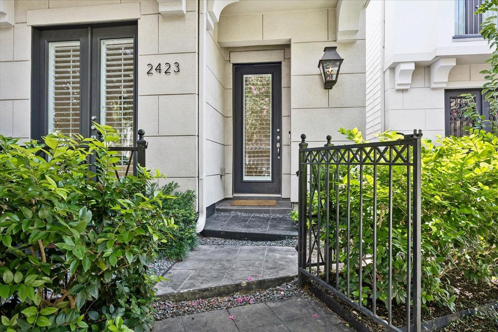 2423 Waugh Drive, Houston, TX 77006