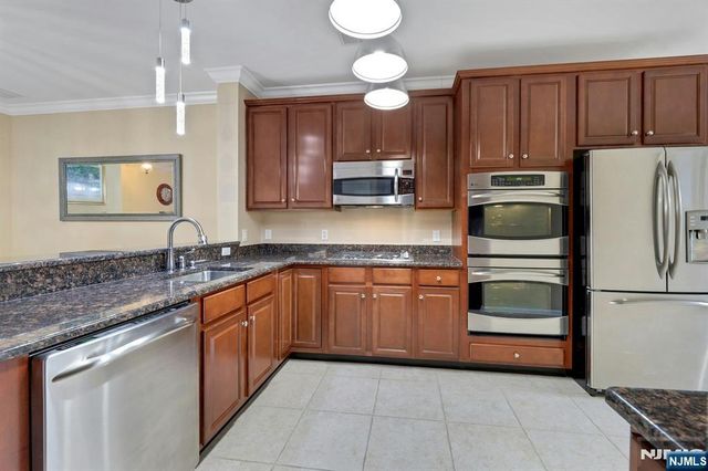 6 Cliff Road D2, Woodland Park, NJ 07424