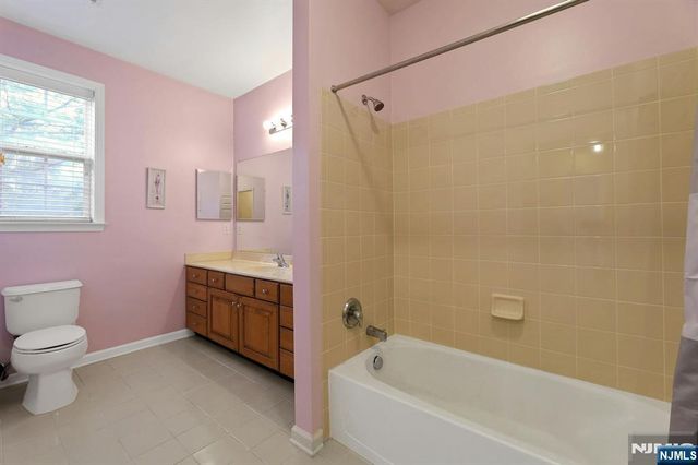 6 Cliff Road D2, Woodland Park, NJ 07424