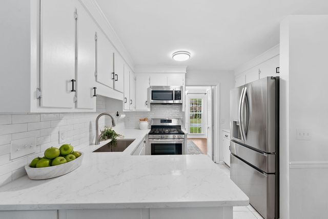 9 Windsor Drive, Charleston, SC 29407
