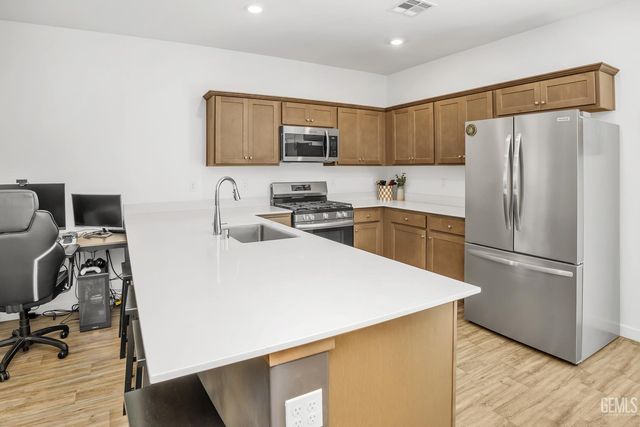 9611 Clear Ridge Way, Shafter, CA 93263