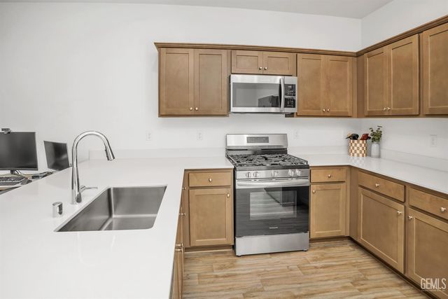 9611 Clear Ridge Way, Shafter, CA 93263