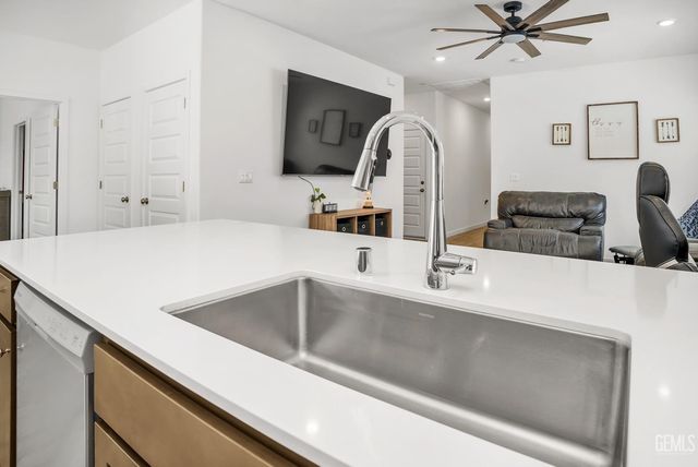 9611 Clear Ridge Way, Shafter, CA 93263