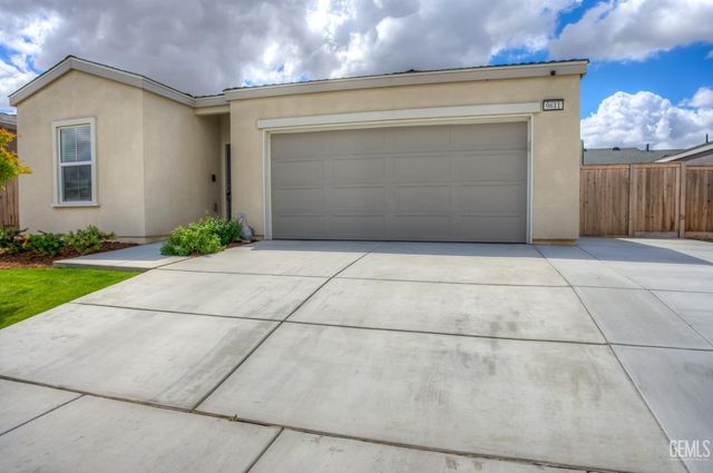 9611 Clear Ridge Way, Shafter, CA 93263