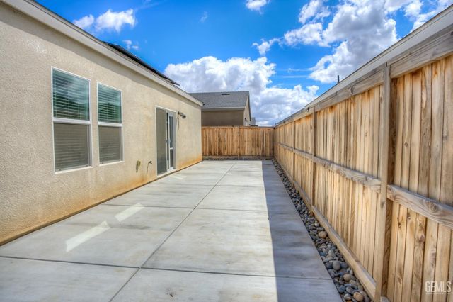9611 Clear Ridge Way, Shafter, CA 93263
