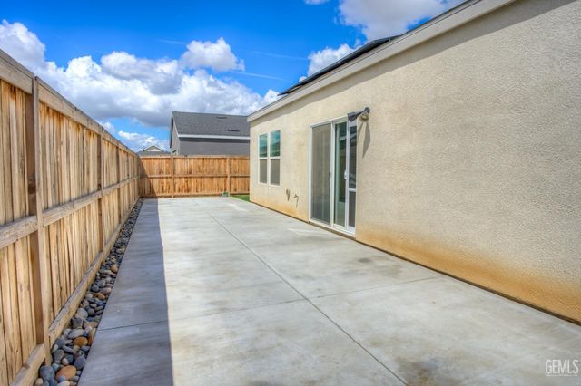 9611 Clear Ridge Way, Shafter, CA 93263