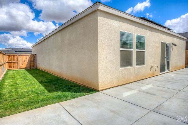 9611 Clear Ridge Way, Shafter, CA 93263