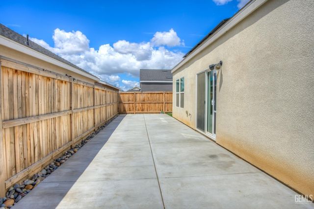 9611 Clear Ridge Way, Shafter, CA 93263