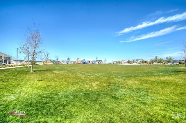9611 Clear Ridge Way, Shafter, CA 93263