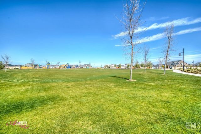 9611 Clear Ridge Way, Shafter, CA 93263