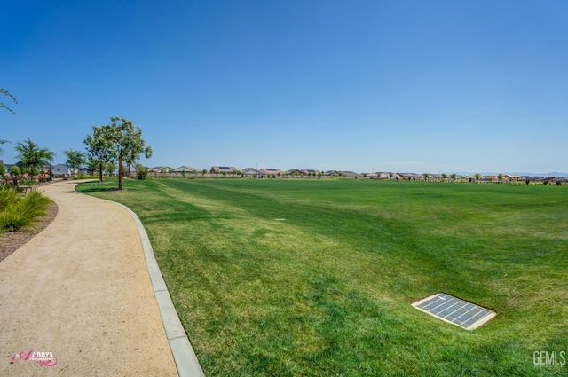 9611 Clear Ridge Way, Shafter, CA 93263
