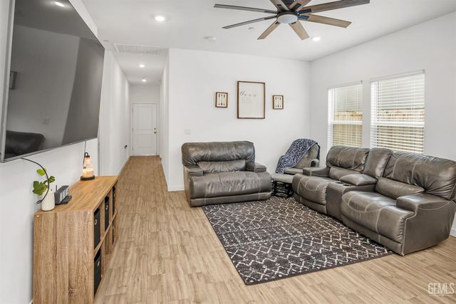 9611 Clear Ridge Way, Shafter, CA 93263