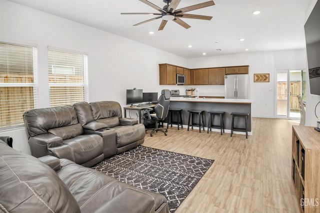 9611 Clear Ridge Way, Shafter, CA 93263
