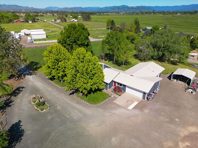 5900 Peace Lane, Central Point, OR 97502