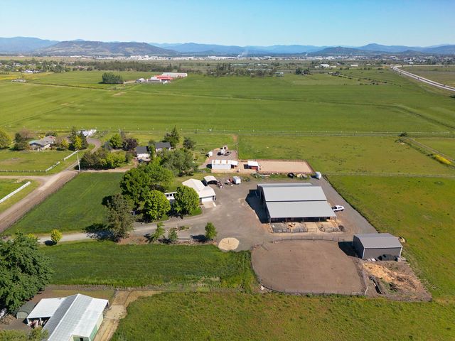 5900 Peace Lane, Central Point, OR 97502