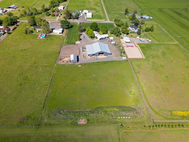 5900 Peace Lane, Central Point, OR 97502