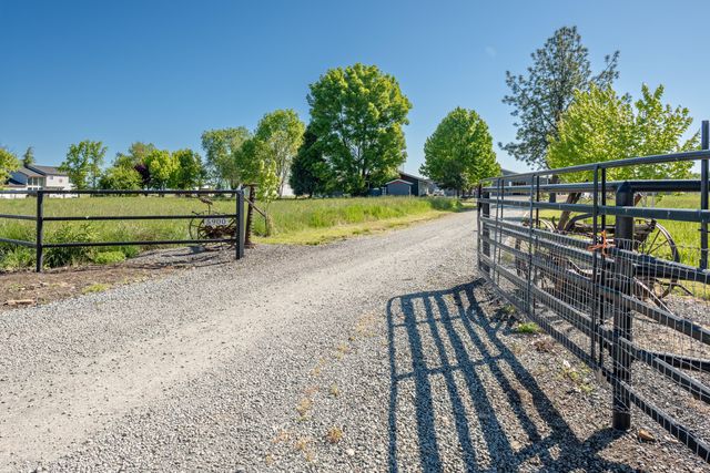 5900 Peace Lane, Central Point, OR 97502