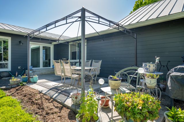 5900 Peace Lane, Central Point, OR 97502