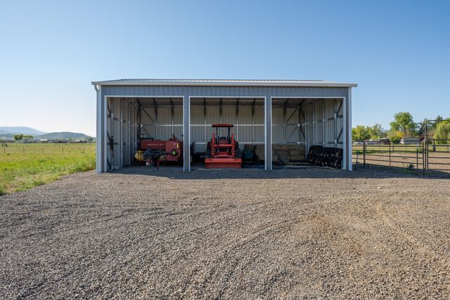 5900 Peace Lane, Central Point, OR 97502