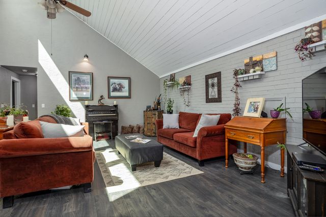 5900 Peace Lane, Central Point, OR 97502