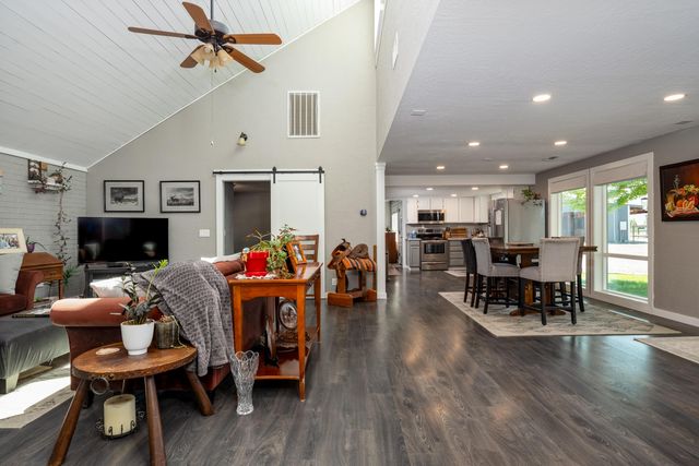 5900 Peace Lane, Central Point, OR 97502