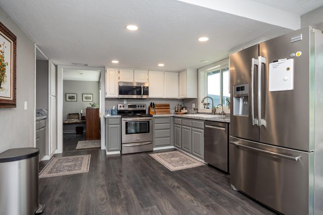5900 Peace Lane, Central Point, OR 97502