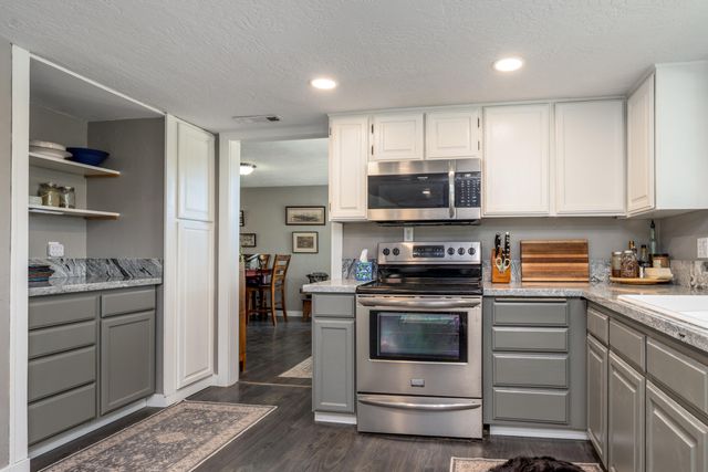 5900 Peace Lane, Central Point, OR 97502