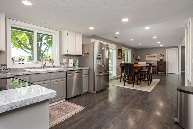 5900 Peace Lane, Central Point, OR 97502