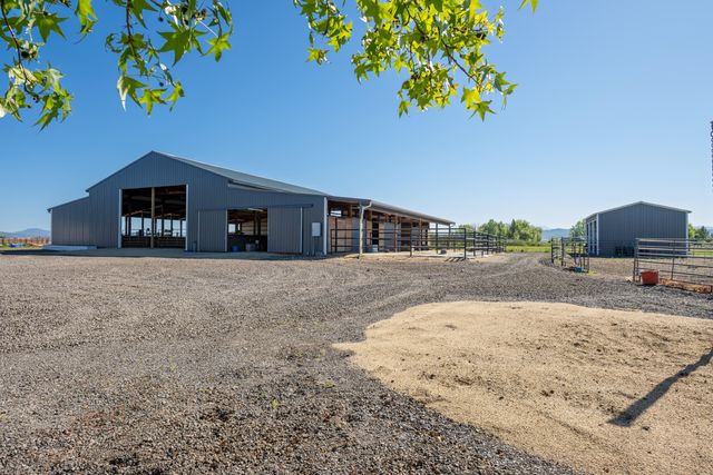 5900 Peace Lane, Central Point, OR 97502