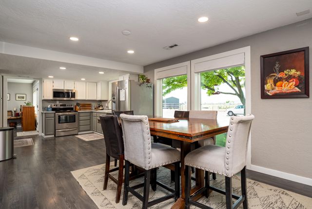 5900 Peace Lane, Central Point, OR 97502