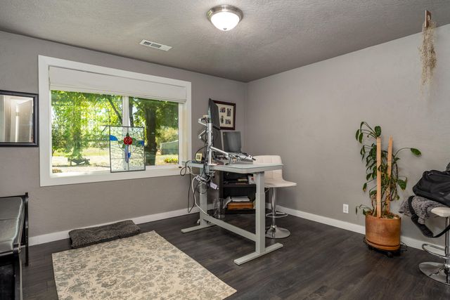 5900 Peace Lane, Central Point, OR 97502