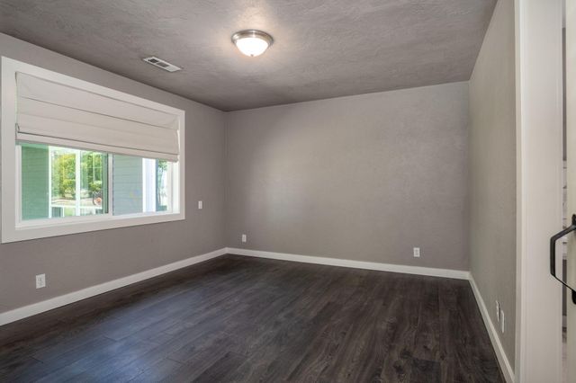 5900 Peace Lane, Central Point, OR 97502