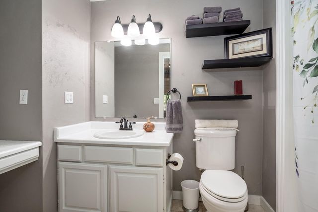 5900 Peace Lane, Central Point, OR 97502