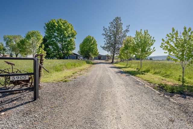 5900 Peace Lane, Central Point, OR 97502