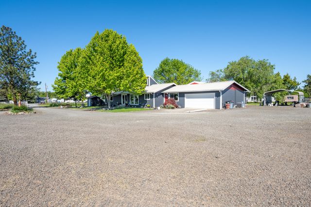 5900 Peace Lane, Central Point, OR 97502