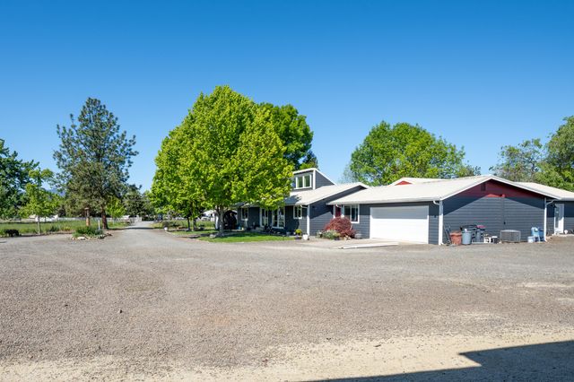5900 Peace Lane, Central Point, OR 97502
