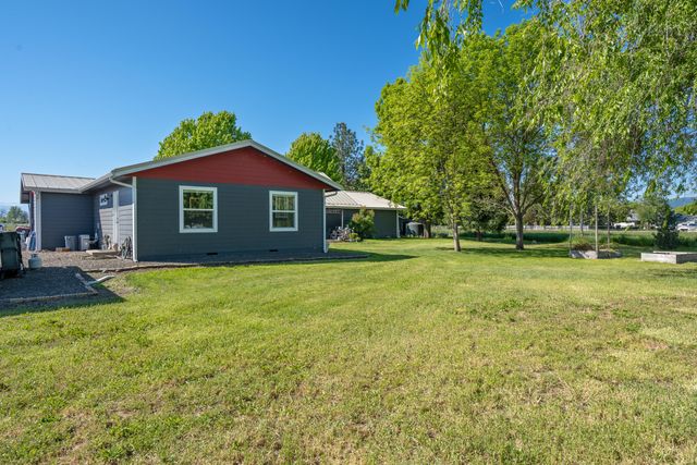 5900 Peace Lane, Central Point, OR 97502