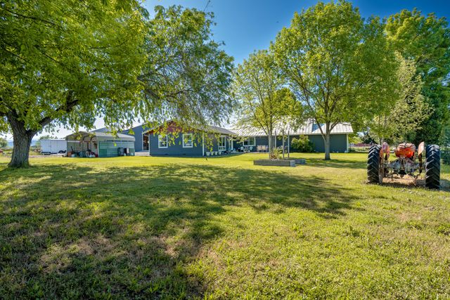 5900 Peace Lane, Central Point, OR 97502