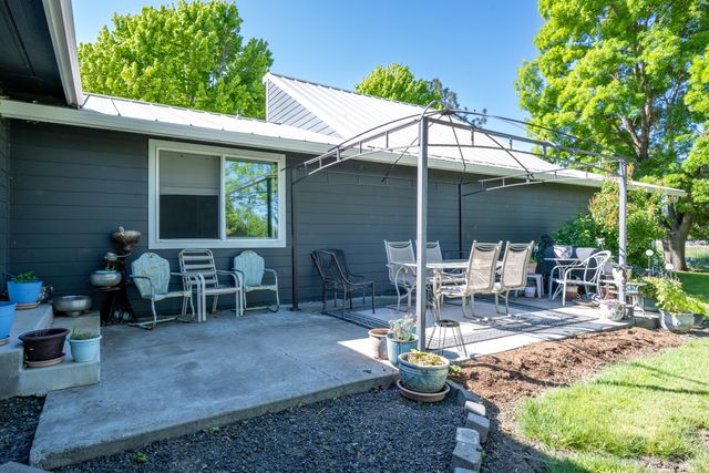 5900 Peace Lane, Central Point, OR 97502