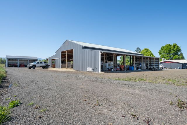 5900 Peace Lane, Central Point, OR 97502