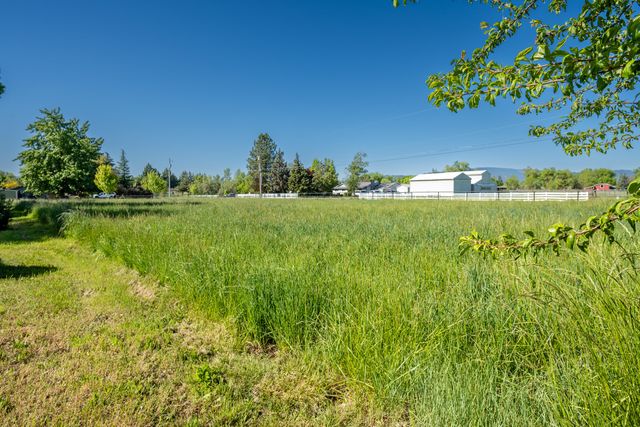 5900 Peace Lane, Central Point, OR 97502