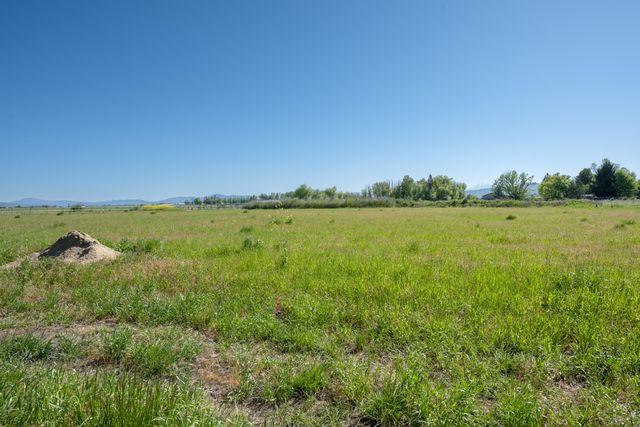 5900 Peace Lane, Central Point, OR 97502